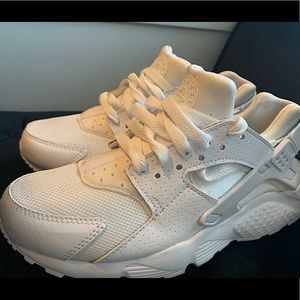 Big Kids’ Nike Hurache Run Casual Shoes